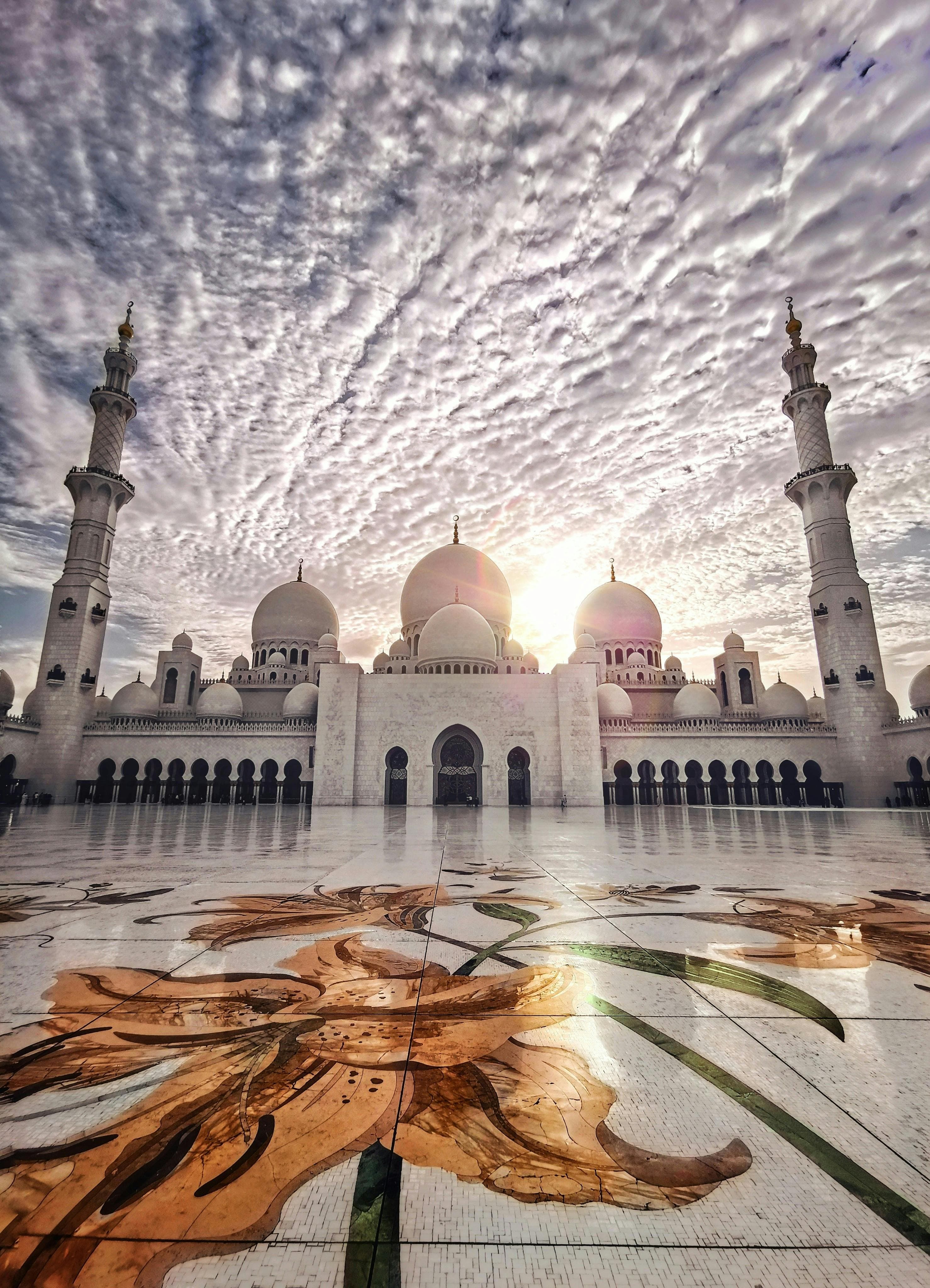 Halal Trading v roce 2025: Kompletní průvodce pro muslimy k obchodování bez Riby, Ghararu a Maysiru
